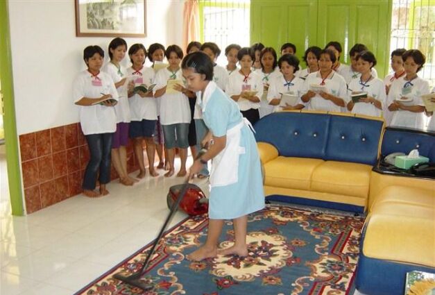 為什么要雇傭菲律賓女傭？雇傭菲傭比普通家傭有哪些優(yōu)勢？